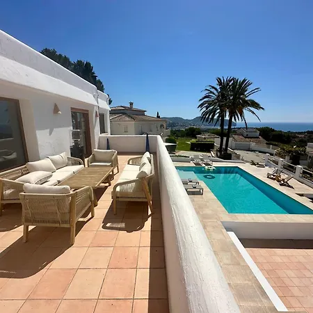 Luxury 5 Bedroom 4 Bath With Private Pool *