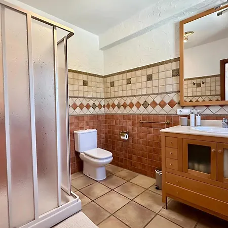 Luxury 5 Bedroom 4 Bath With Private Pool *