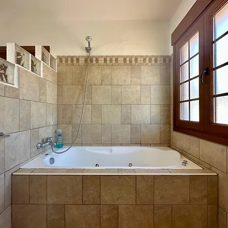 Luxury 5 Bedroom 4 Bath With Private Pool * 테울라다