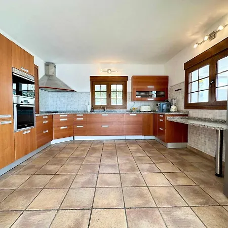 Luxury 5 Bedroom 4 Bath With Private Pool